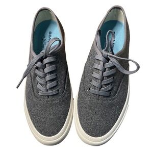 NWOB SEAVEES GREY FLANNEL SNEAKER
